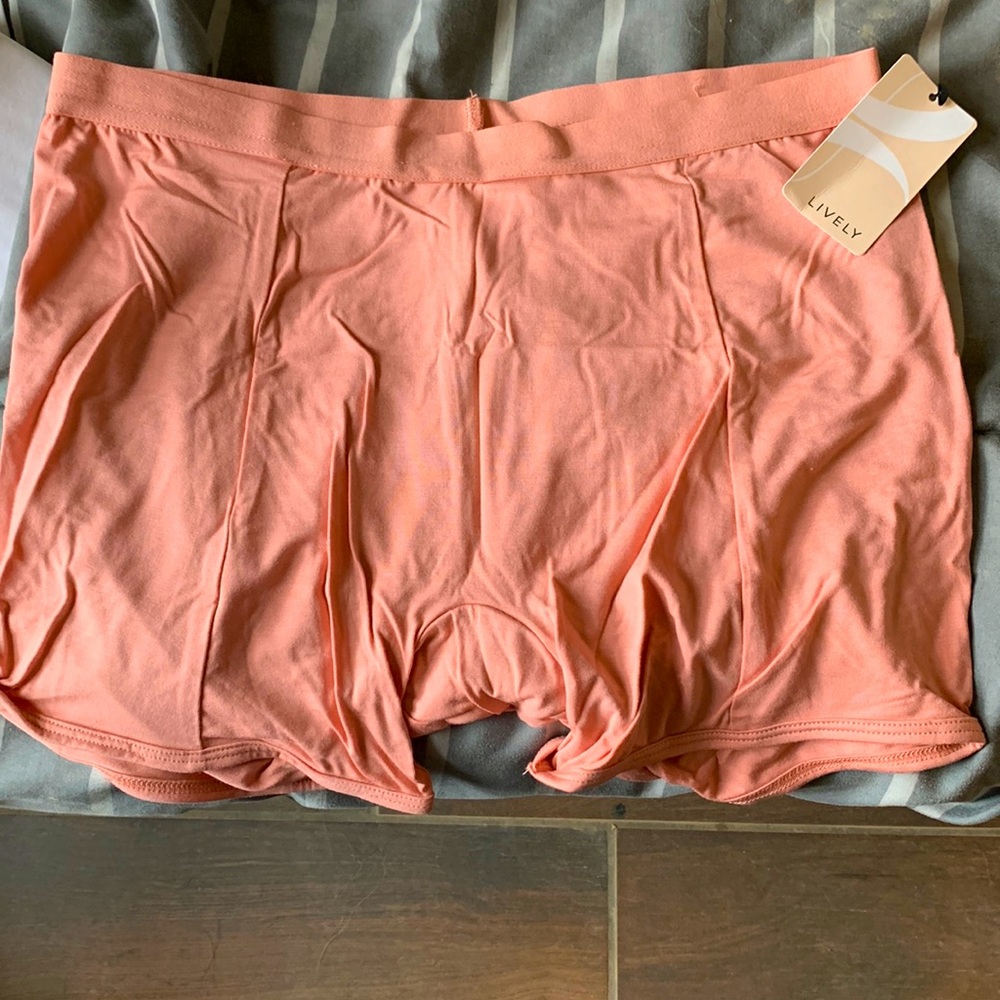 Lively Boy Short Ladies M